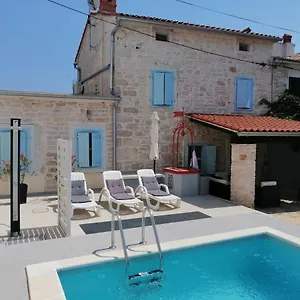 holiday-home-peruski.pula-hotels.org/